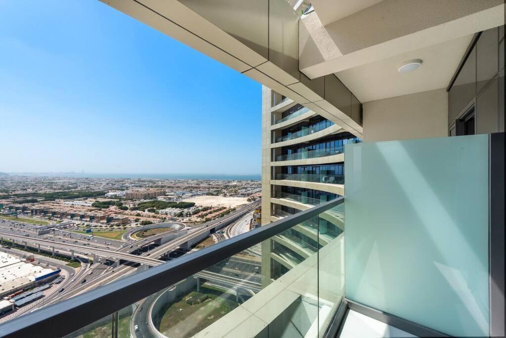 Modern 2-Bedroom Apartment In Aykon Tower C Dubai Exterior photo